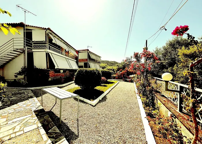 4 Seasons Apartments