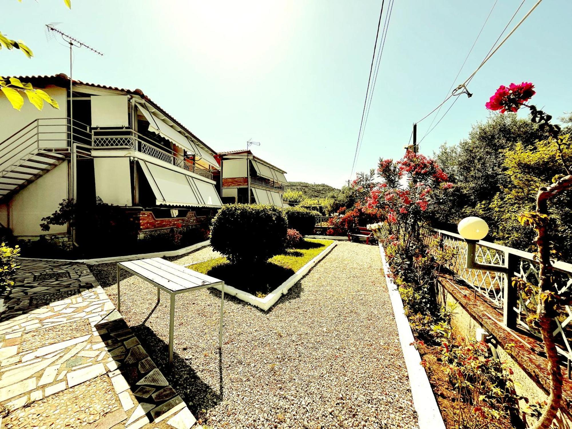 4 Seasons * Himare