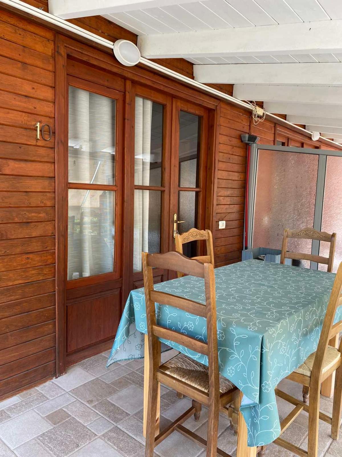 4 Seasons Apartment Himarë